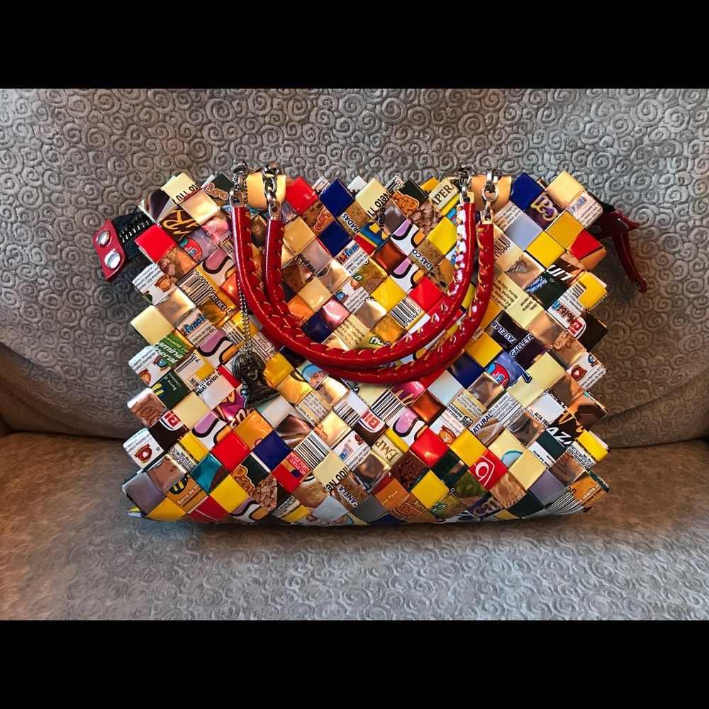 NAHUI OLLIN ARM CANDY WRAPPER SMALL PURSE